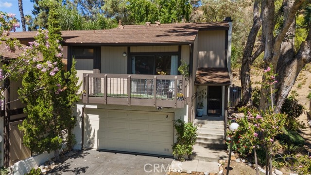 Detail Gallery Image 2 of 34 For 10831 Roycroft St #8,  Sun Valley,  CA 91352 - 3 Beds | 3 Baths