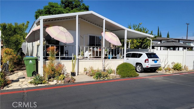 Detail Gallery Image 1 of 19 For 21500 Lassen St #136,  Chatsworth,  CA 91311 - 3 Beds | 2 Baths