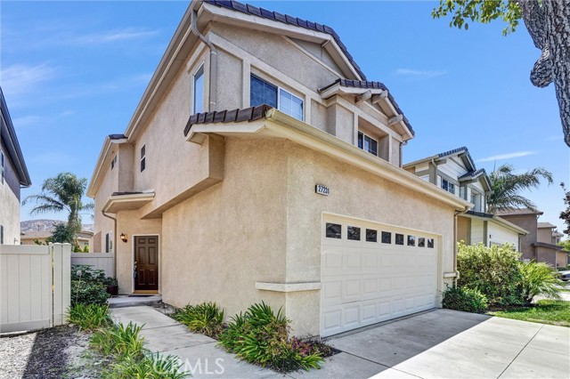 Detail Gallery Image 2 of 32 For 27231 Marisa Dr, Canyon Country,  CA 91387 - 4 Beds | 3 Baths