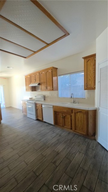 Detail Gallery Image 4 of 28 For 9909 Mona Lisa Ln, Bakersfield,  CA 93312 - 3 Beds | 2 Baths