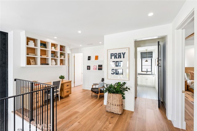 1831 Newport Hills E Drive, Newport Beach CA: https://media.crmls.org/medias/306404fc-b100-4c9f-80d7-eb8146bf15b9.jpg