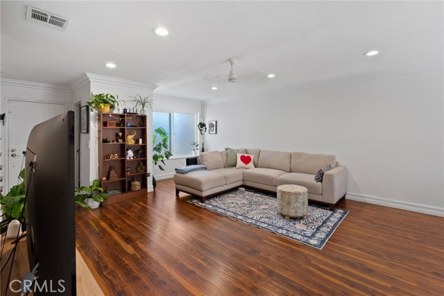 Detail Gallery Image 2 of 39 For 13011 Doty Ave #44,  Hawthorne,  CA 90250 - 3 Beds | 1/1 Baths