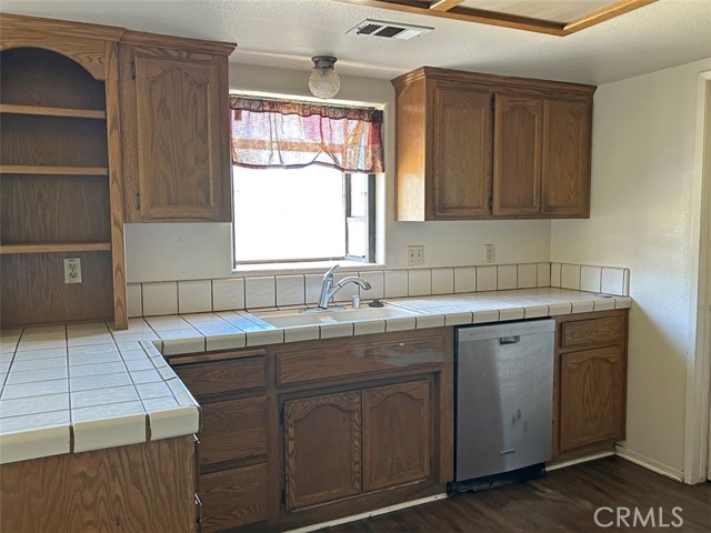 14402 Boxtree Street, Lake Hughes CA: https://media.crmls.org/medias/30658ecd-8da3-46d4-9aaa-e3768f7b38de.jpg