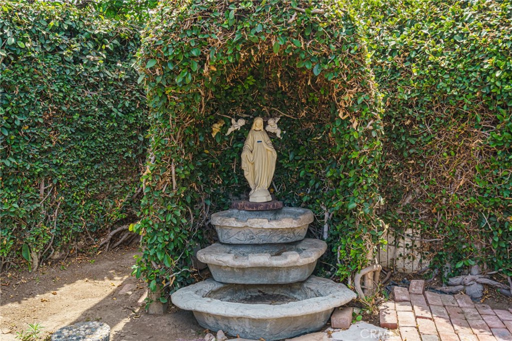 https://media.crmls.org/medias/30663c5b-9f2c-432a-8119-3e99ebb730b0.jpg?preset=X-Large