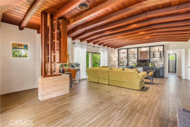 1872 Arroyo Drive, Riverside CA: https://media.crmls.org/medias/30668b98-db8c-4a70-a636-1ffa32601039.jpg