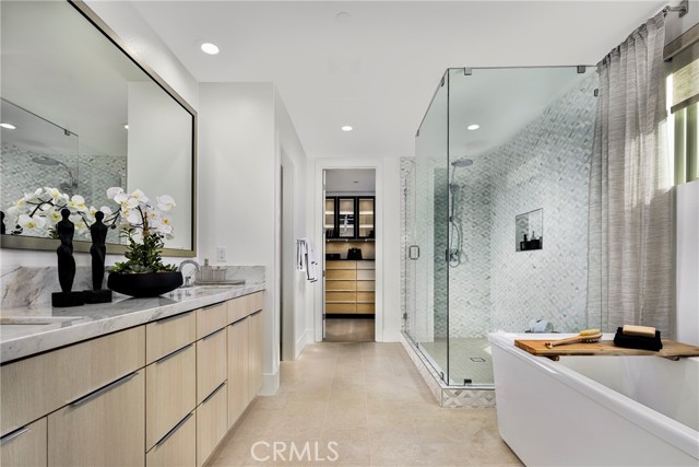 Detail Gallery Image 9 of 18 For 136 Creation, Irvine,  CA 92618 - 5 Beds | 5 Baths