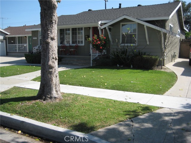 Detail Gallery Image 2 of 27 For 11408 214th, Lakewood,  CA 90715 - 3 Beds | 1/1 Baths