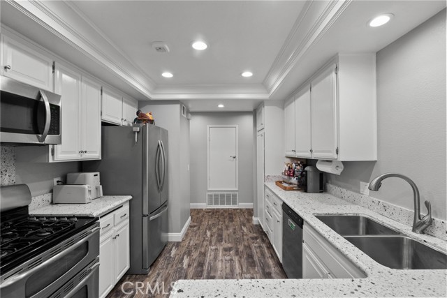 Detail Gallery Image 9 of 33 For 18 Brookdale, Irvine,  CA 92604 - 3 Beds | 2 Baths