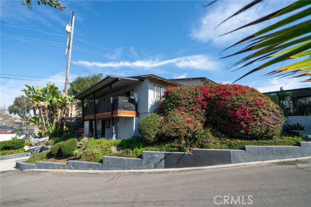 Detail Gallery Image 3 of 23 For 1010 Clearbrook Ln, Vista,  CA 92084 - – Beds | – Baths