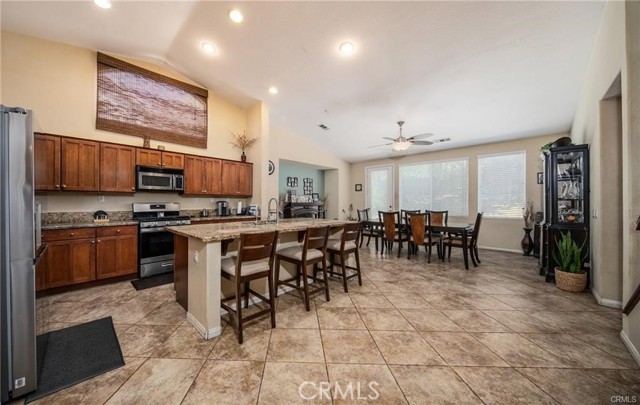 Detail Gallery Image 5 of 24 For 1451 Daybreak Way, Beaumont,  CA 92223 - 4 Beds | 2/1 Baths