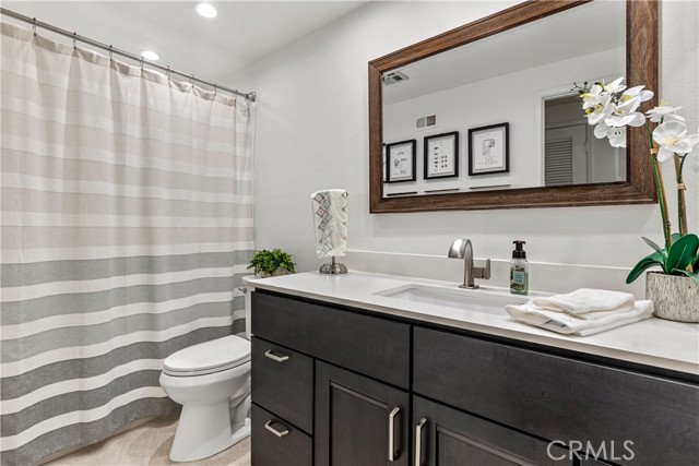 Sophisticated and updated full bath.