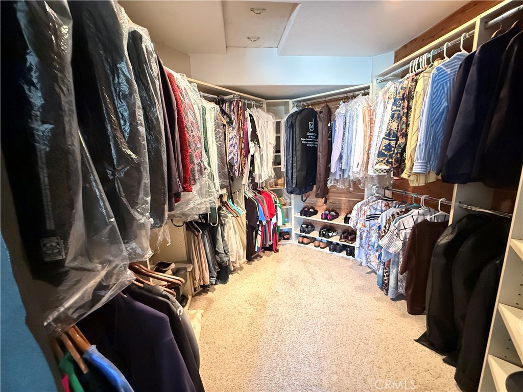 https://media.crmls.org/medias/306c5e70-d1e4-478f-bbc0-5de054d92969.jpg?preset=X-Large
