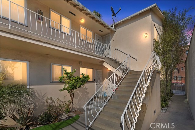 Detail Gallery Image 1 of 19 For 815 Pacific Ave #4,  Long Beach,  CA 90813 - 1 Beds | 1 Baths