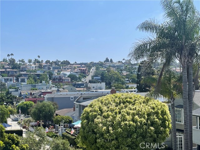 341 6th Street, Manhattan Beach, California 90266, 5 Bedrooms Bedrooms, ,2 BathroomsBathrooms,Residential,Sold,6th,SB23103768