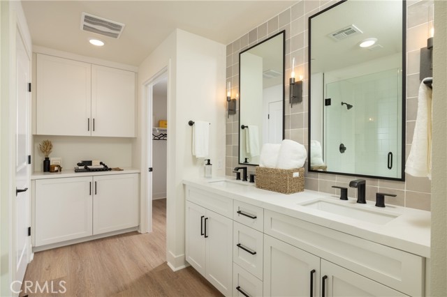 Detail Gallery Image 12 of 18 For 414 Main St #405,  Huntington Beach,  CA 92648 - 2 Beds | 2/1 Baths