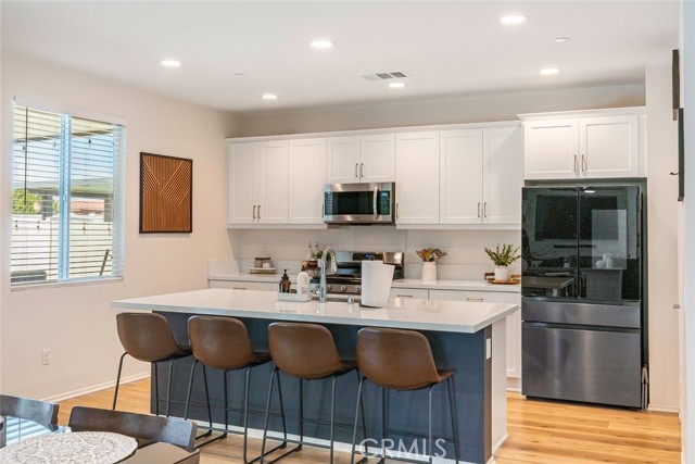 Detail Gallery Image 10 of 22 For 12913 Tehachapi St, Hesperia,  CA 92344 - 4 Beds | 3 Baths