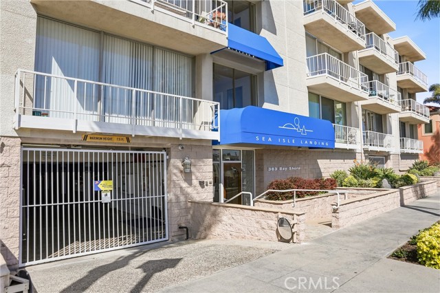 Detail Gallery Image 3 of 70 For 383 Bay Shore #203,  Long Beach,  CA 90803 - 2 Beds | 2 Baths