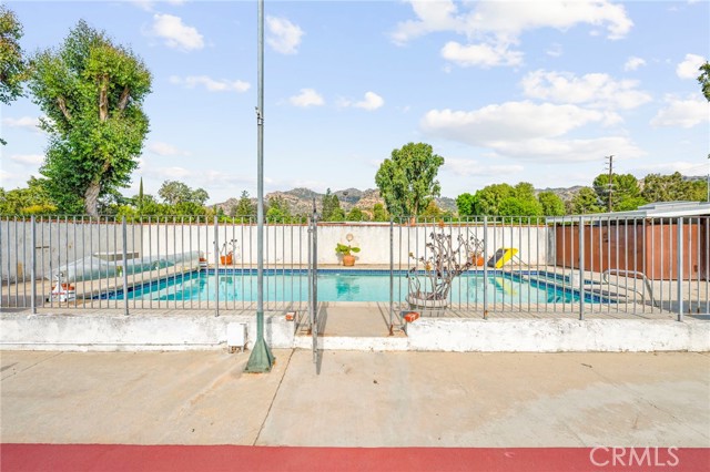 22226 Devonshire Street, Chatsworth CA: https://media.crmls.org/medias/306e6dd4-ccce-4c32-acd2-cc4047158ad9.jpg