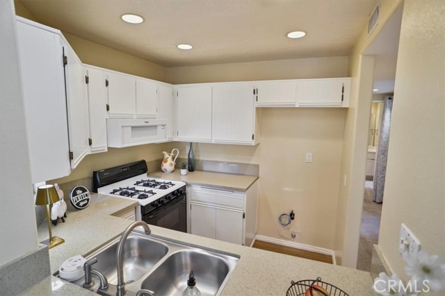 Detail Gallery Image 7 of 24 For 23933 Del Monte Dr #24,  Valencia,  CA 91355 - 2 Beds | 2 Baths