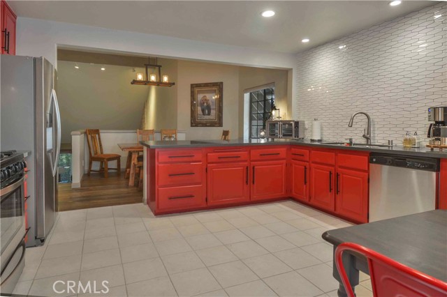 Detail Gallery Image 10 of 24 For 517 Sugar Pine Dr, Lake Arrowhead,  CA 92352 - 2 Beds | 2 Baths