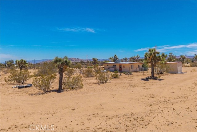 58382 Sunny Sands Drive, Yucca Valley CA: https://media.crmls.org/medias/30701663-6d45-44ee-a226-bbcc04a3bf41.jpg