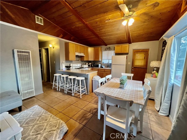 165 Sunset Lane, Sugarloaf CA: https://media.crmls.org/medias/3070cf42-537f-4889-b3fd-c9a3c7480487.jpg