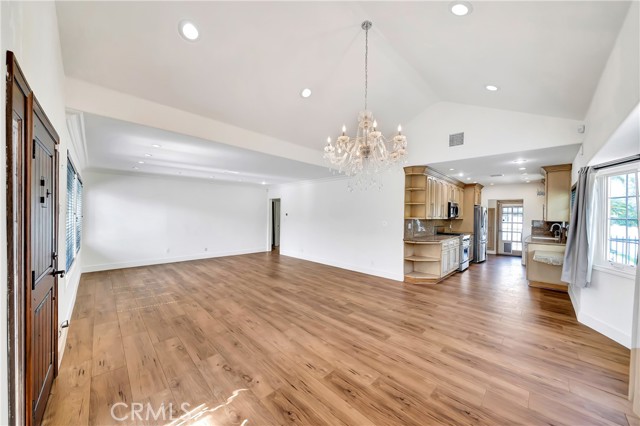 Detail Gallery Image 4 of 28 For 16707 Moorpark St, Encino,  CA 91436 - 3 Beds | 3 Baths