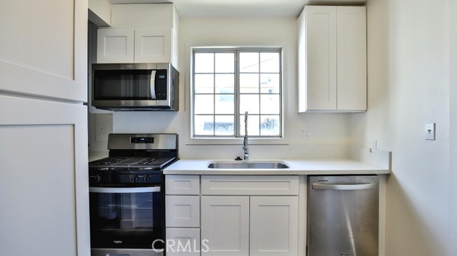 515 S Van Ness Avenue, Santa Ana CA: https://media.crmls.org/medias/3071464f-80b0-48d1-a8c2-4d7e261d8a23.jpg
