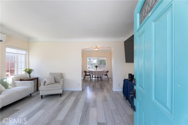 2625 Myrtle Ave, Signal Hill CA: https://media.crmls.org/medias/30717c82-a32d-4bca-8a97-645d95f97e7c.jpg