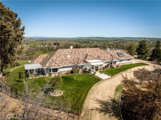 Detail Gallery Image 2 of 65 For 5995 Vista Del Paso, Paso Robles,  CA 93446 - 6 Beds | 5 Baths