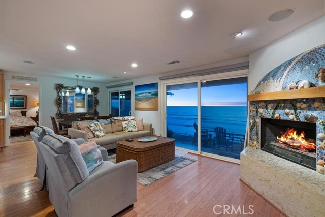 960 Neptune Avenue, Encinitas CA: https://media.crmls.org/medias/3072855b-9b4c-44dc-8a3d-fd356ae137e6.jpg
