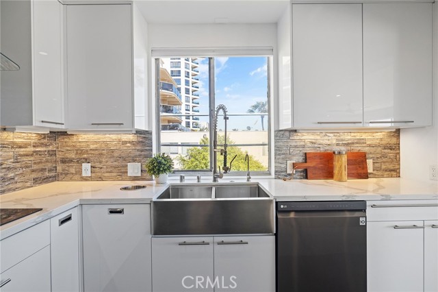21 7th Place, Long Beach CA: https://media.crmls.org/medias/307347d9-8242-4657-bba9-0b3bbb60e035.jpg