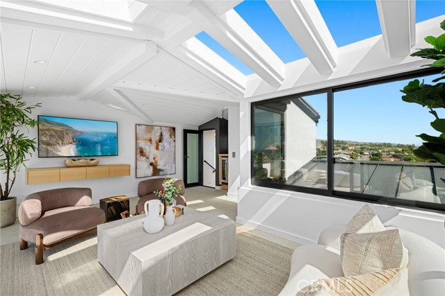 Detail Gallery Image 34 of 53 For 504 Hazel Dr, Corona Del Mar,  CA 92625 - 4 Beds | 3/1 Baths