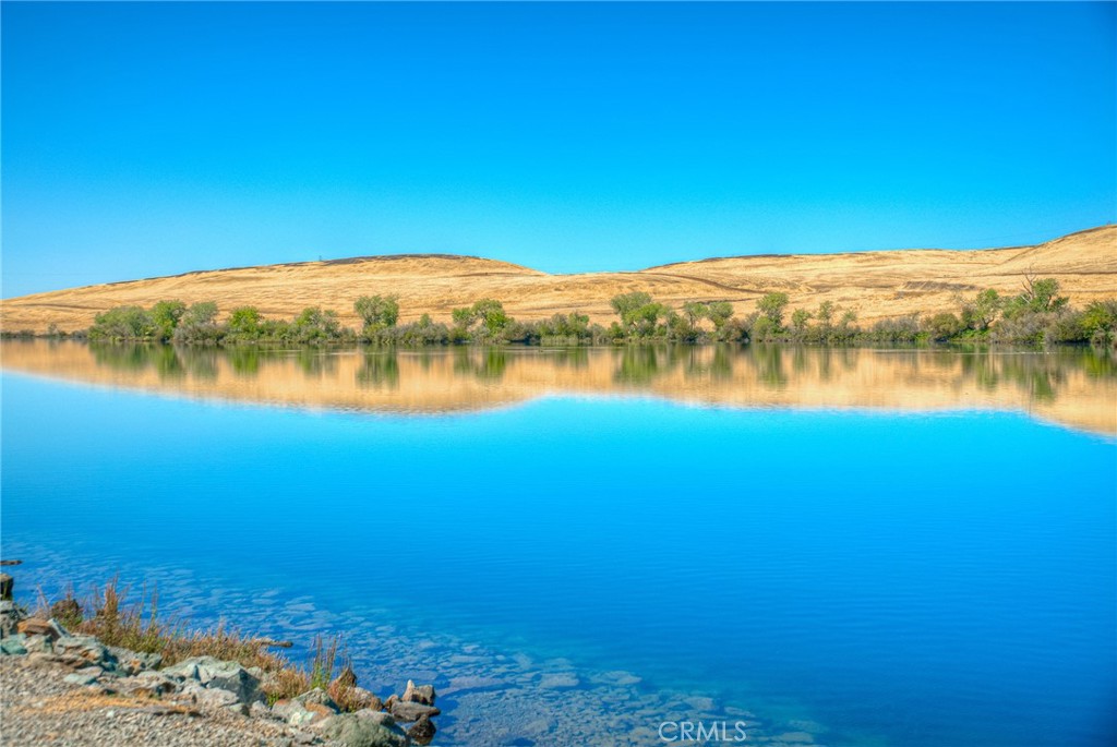 https://media.crmls.org/medias/307434f3-2992-4c95-b335-ac1d6d38d51a.jpg?preset=X-Large
