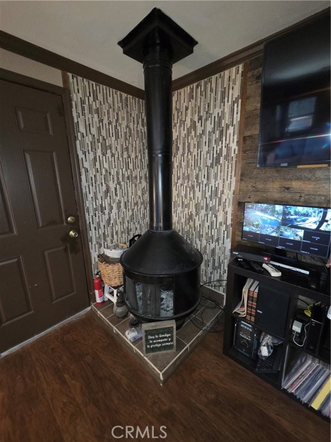 Detail Gallery Image 16 of 32 For 23553 Lake Dr, Crestline,  CA 92325 - 2 Beds | 2 Baths