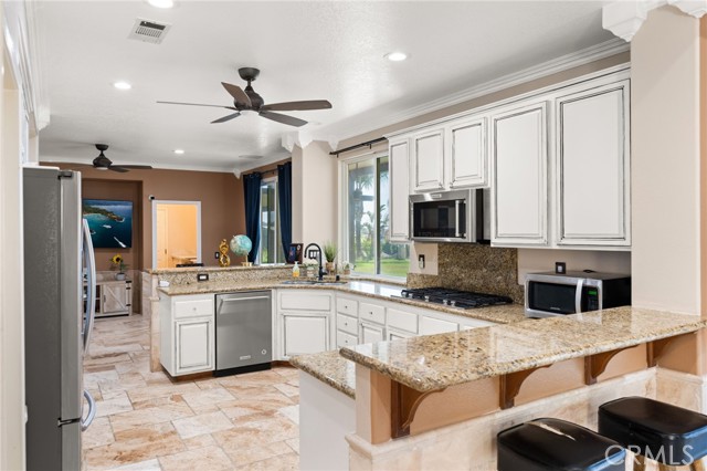 Detail Gallery Image 14 of 71 For 18936 Summerleaf Ln, Riverside,  CA 92504 - 4 Beds | 3/1 Baths