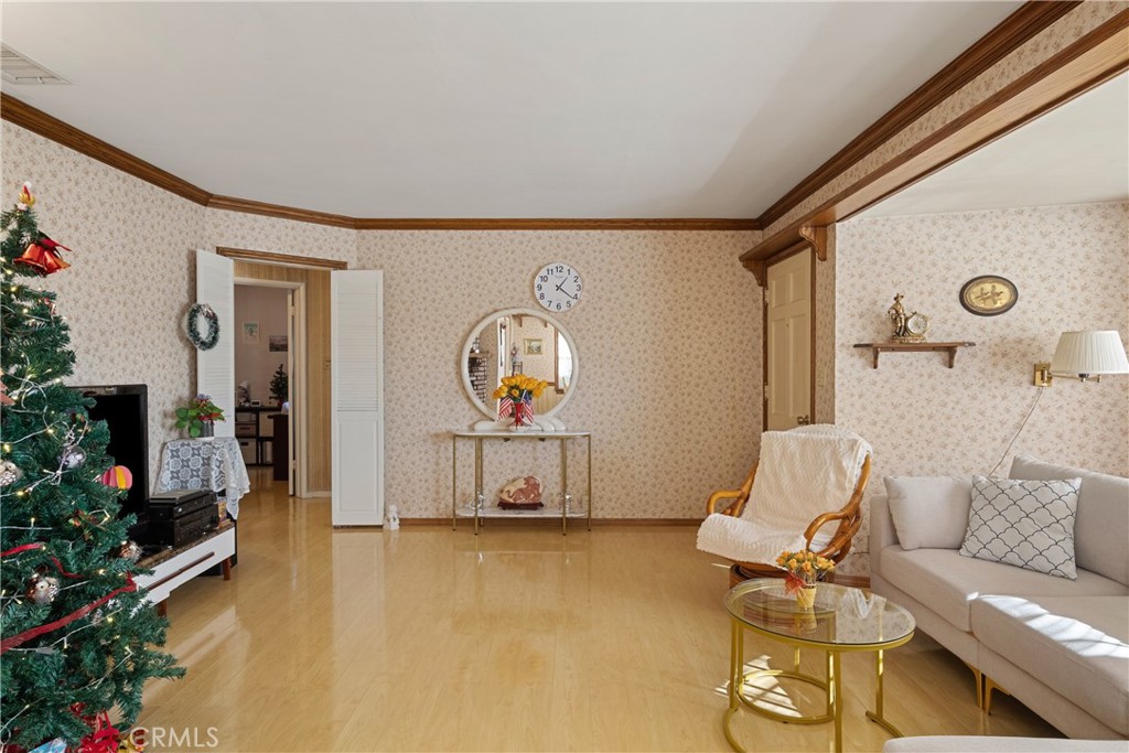 MLS #WS25268192 image #5