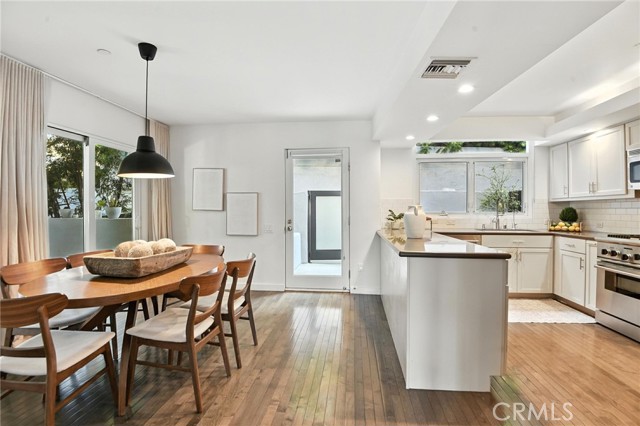 Detail Gallery Image 13 of 46 For 2203 3rd St #1,  Santa Monica,  CA 90405 - 2 Beds | 2/1 Baths