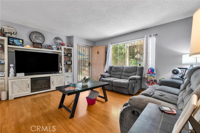 2660 Newell Street, County - Los Angeles CA: https://media.crmls.org/medias/30774e7e-310c-4de7-87b2-7df404452ed3.jpg