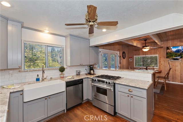 28621 Shenandoah Drive, Lake Arrowhead CA: https://media.crmls.org/medias/3077df46-fe67-409c-9a90-0f62c1f966ec.jpg