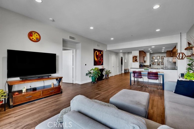 Image 33 of 75 For 300 4th Street 214