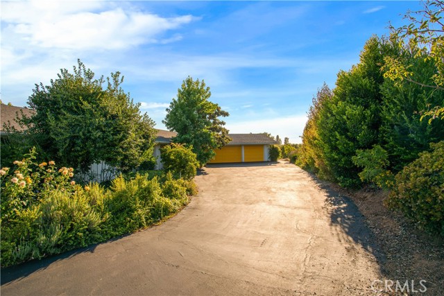 711 Tumble Creek Lane, Fallbrook CA: https://media.crmls.org/medias/307904c1-2b83-4d50-bcee-be581ea0d089.jpg