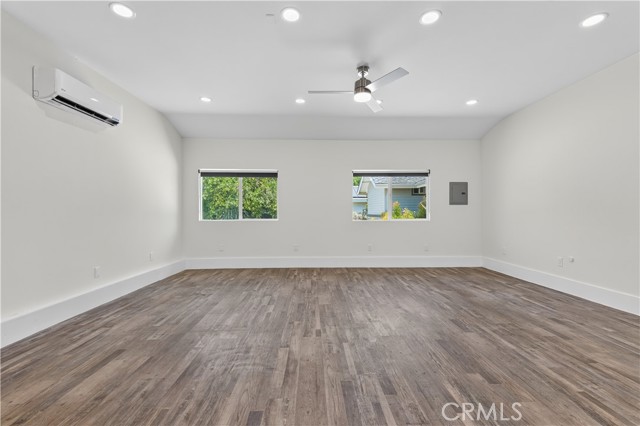 5274 Crebs Avenue, Tarzana CA: https://media.crmls.org/medias/3079ef37-43ae-43a6-80c9-b394b9fc3add.jpg