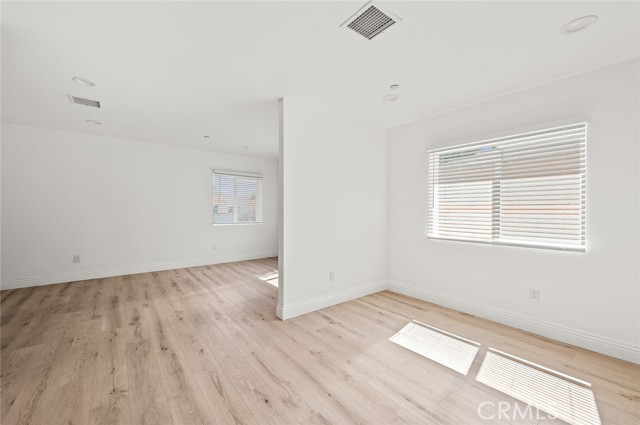 939 E 97th Street, Los Angeles CA: https://media.crmls.org/medias/307a0321-c633-4281-9089-77677f108bed.jpg