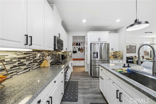 Detail Gallery Image 11 of 54 For 29193 Black Oak, Lake Elsinore,  CA 92530 - 3 Beds | 2 Baths