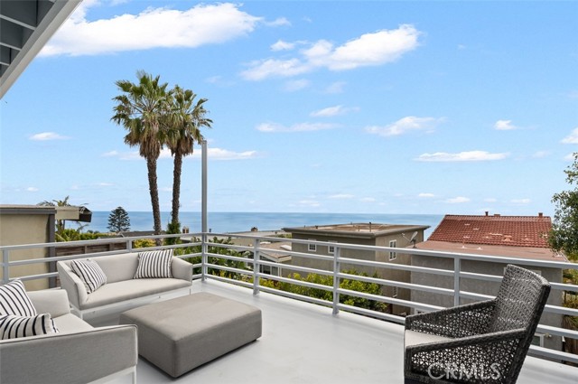 Detail Gallery Image 2 of 46 For 1059 Miramar St, Laguna Beach,  CA 92651 - 2 Beds | 2 Baths