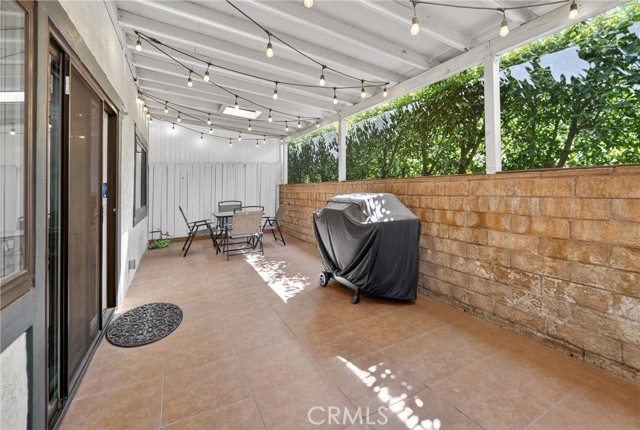 Detail Gallery Image 12 of 31 For 7046 De Celis Pl #7,  Lake Balboa,  CA 91406 - 2 Beds | 2/1 Baths