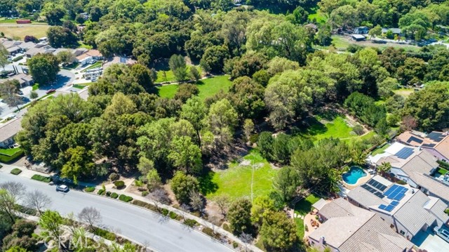 6195 Via Huerto Ct, Atascadero CA: https://media.crmls.org/medias/307bfe86-a5b8-473c-b355-ecba07e94902.jpg