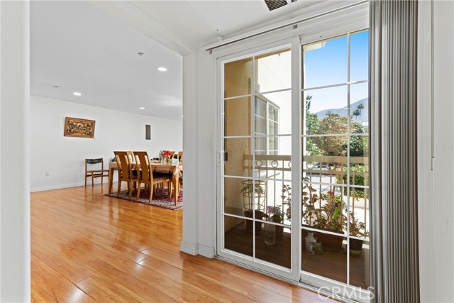 530 W Stocker Street, Glendale CA: https://media.crmls.org/medias/307d2751-ec68-4167-8351-3360f05814d1.jpg