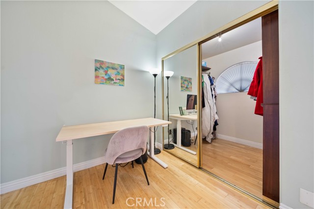 Detail Gallery Image 34 of 47 For 19950 Sherman Way Unit a a,  Winnetka,  CA 91306 - 3 Beds | 4 Baths